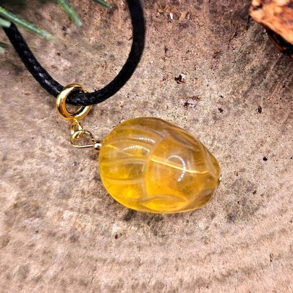 Adorable Nature Yellow Fluorite Sleeping Nine Tails Fox Pendant Necklace - Picture 2 of 10